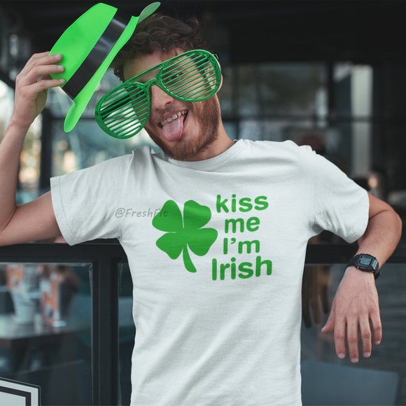 🆕Kiss Me I'm Irish White T-Shirt Graphic Tee - Picture 1 of 2